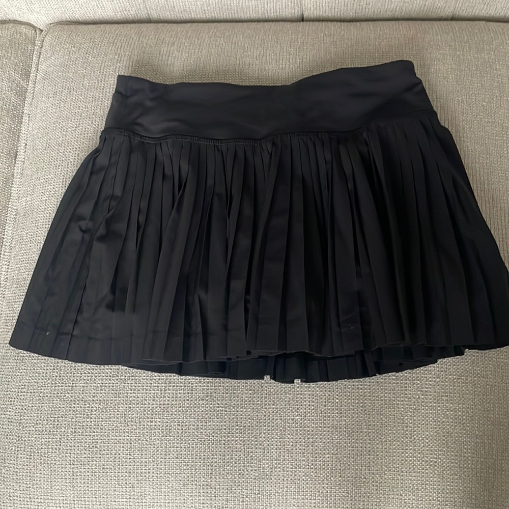 LuluLemon pleat to street black skort size 2